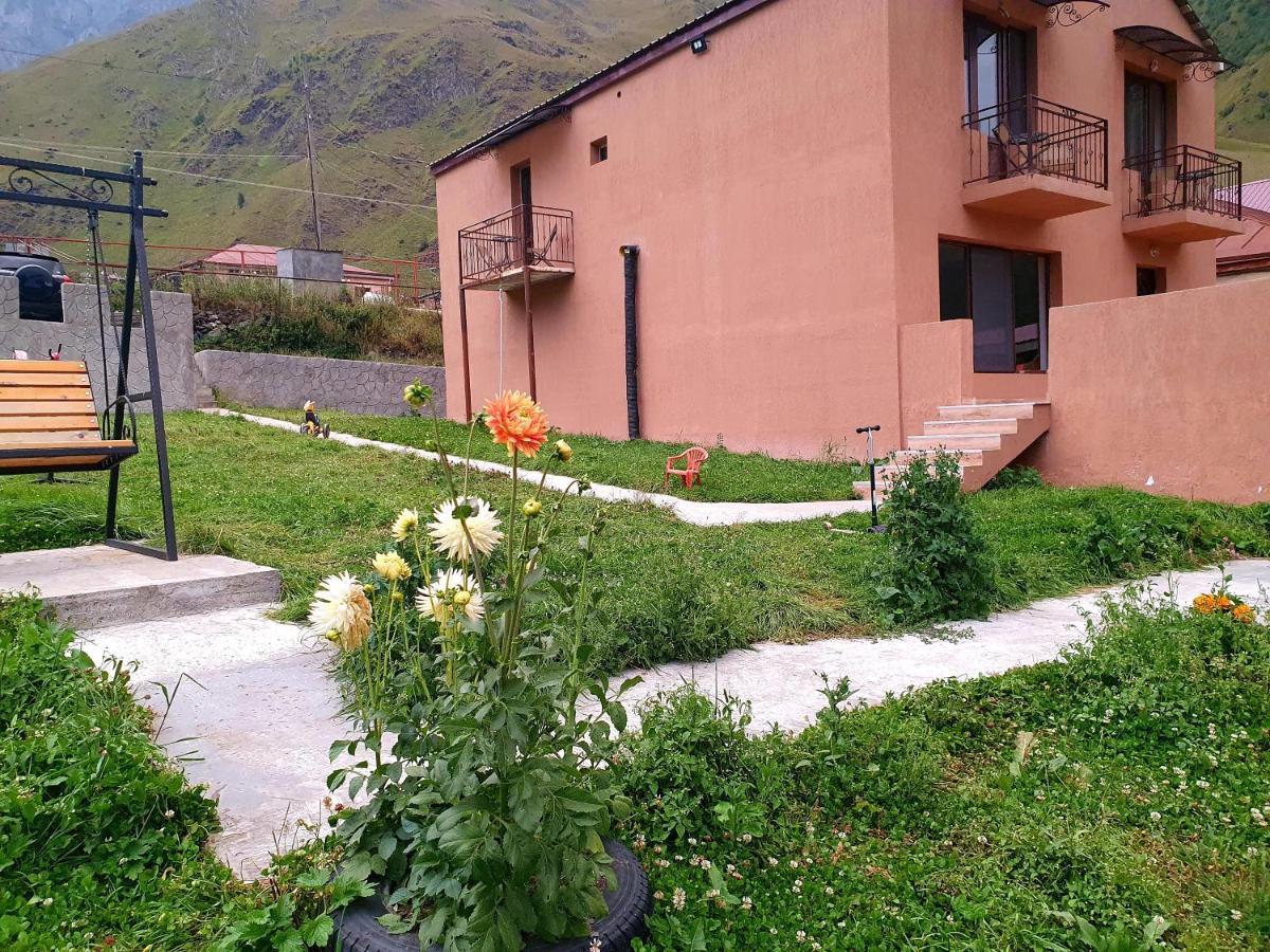 Nikolo Inn Kazbegi Exterior foto